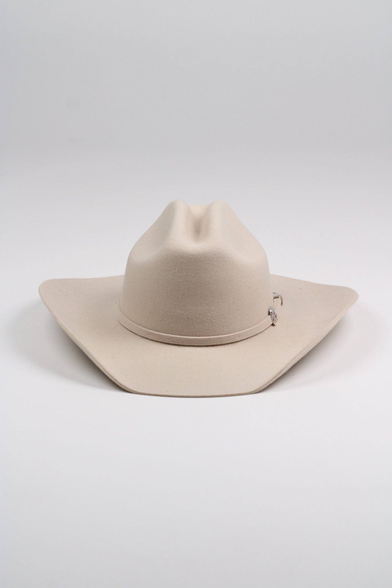 The Mustang - Cream