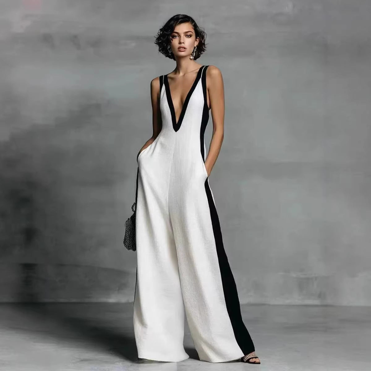 Women's Sleeveless V-Neck Contrast Color Wide-Leg Jumpsuit