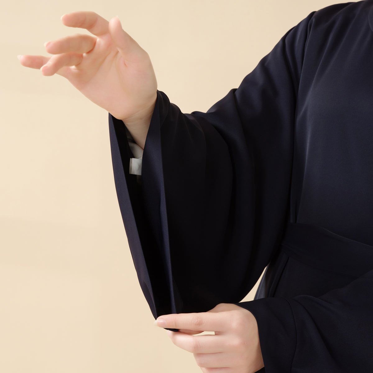 Essential Premium Loose Fit Abaya 2-Piece Set with Versatile Pockets (MA120)